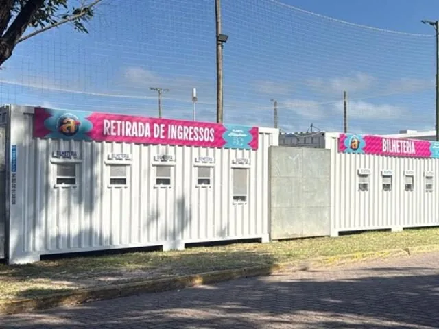 Montagem de bilheterias do evento