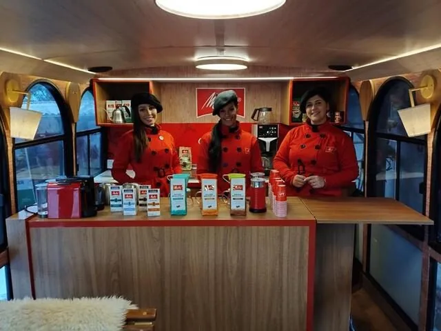 Baristas Preparadas Para Atender o Público